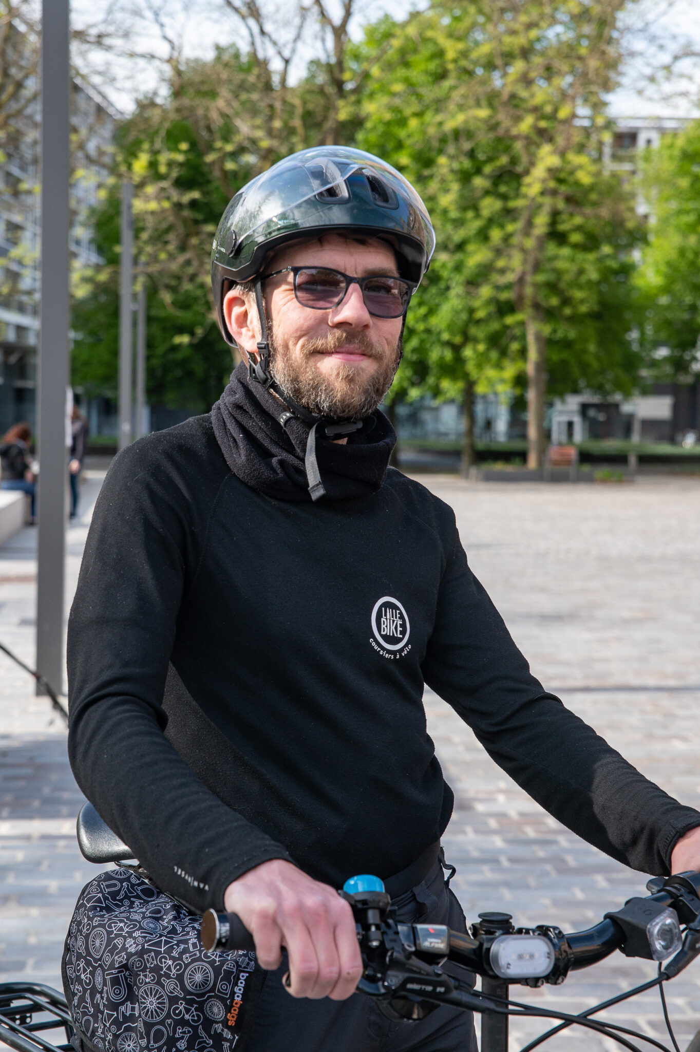 Benoît est coursier chez Lille Bike depuis 2022 après une carrière consacrée à la solidarité internationale. Il assure le secrétariat et la facturation.